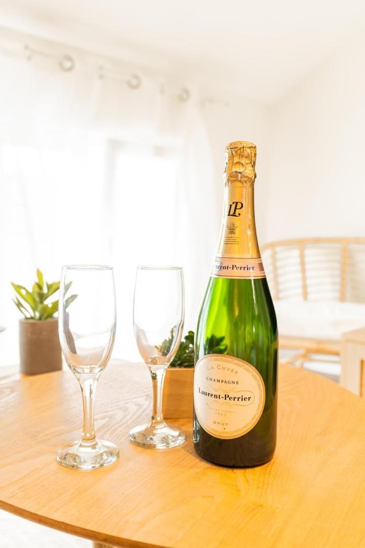 Duplex Confortable En Centre Avec 2 Chambres Châlons-en-Champagne Exteriör bild